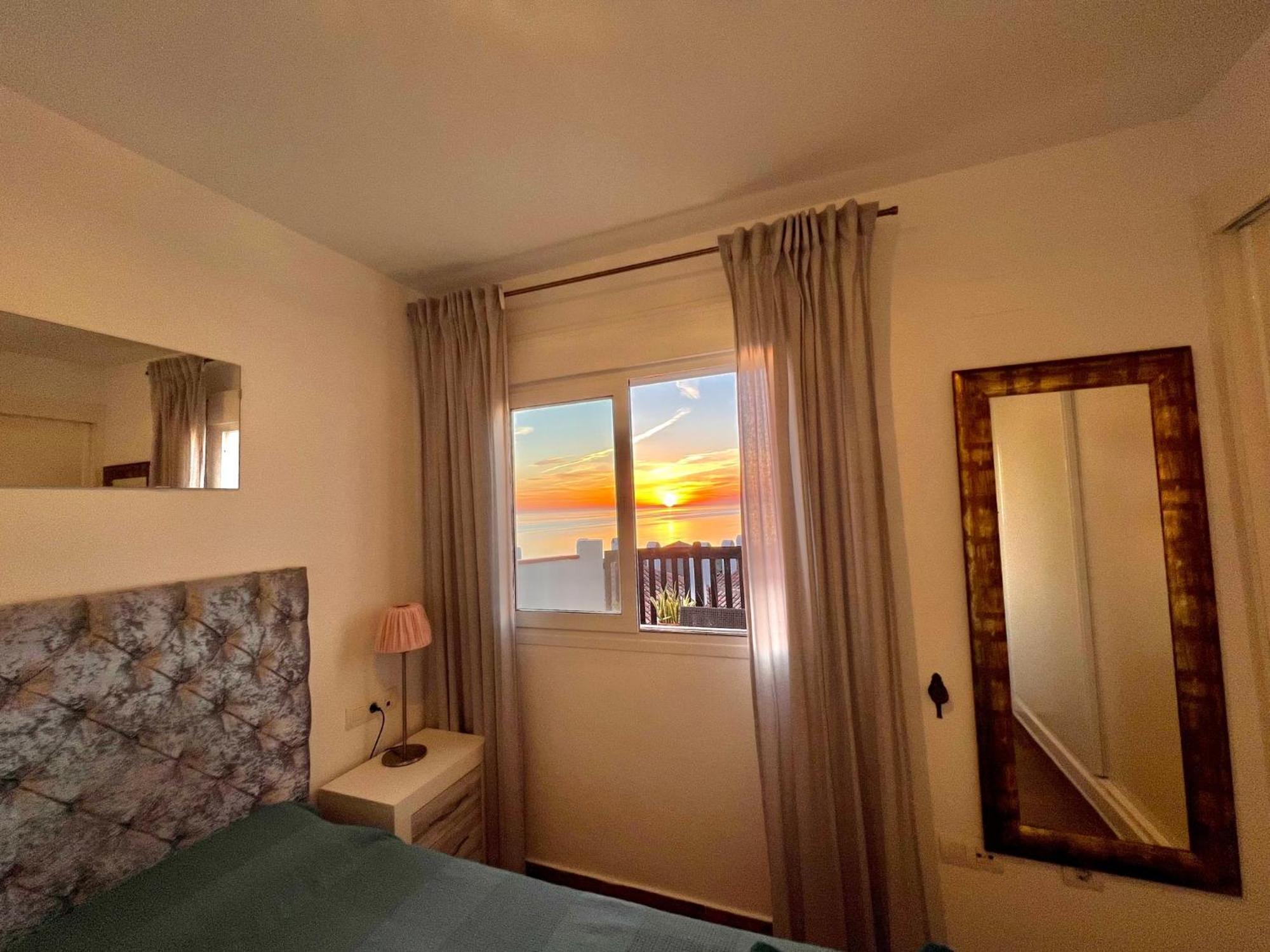 Beachfront Penthouse: Marbella Sea View Terrace Sitio de Calahonda Exterior photo